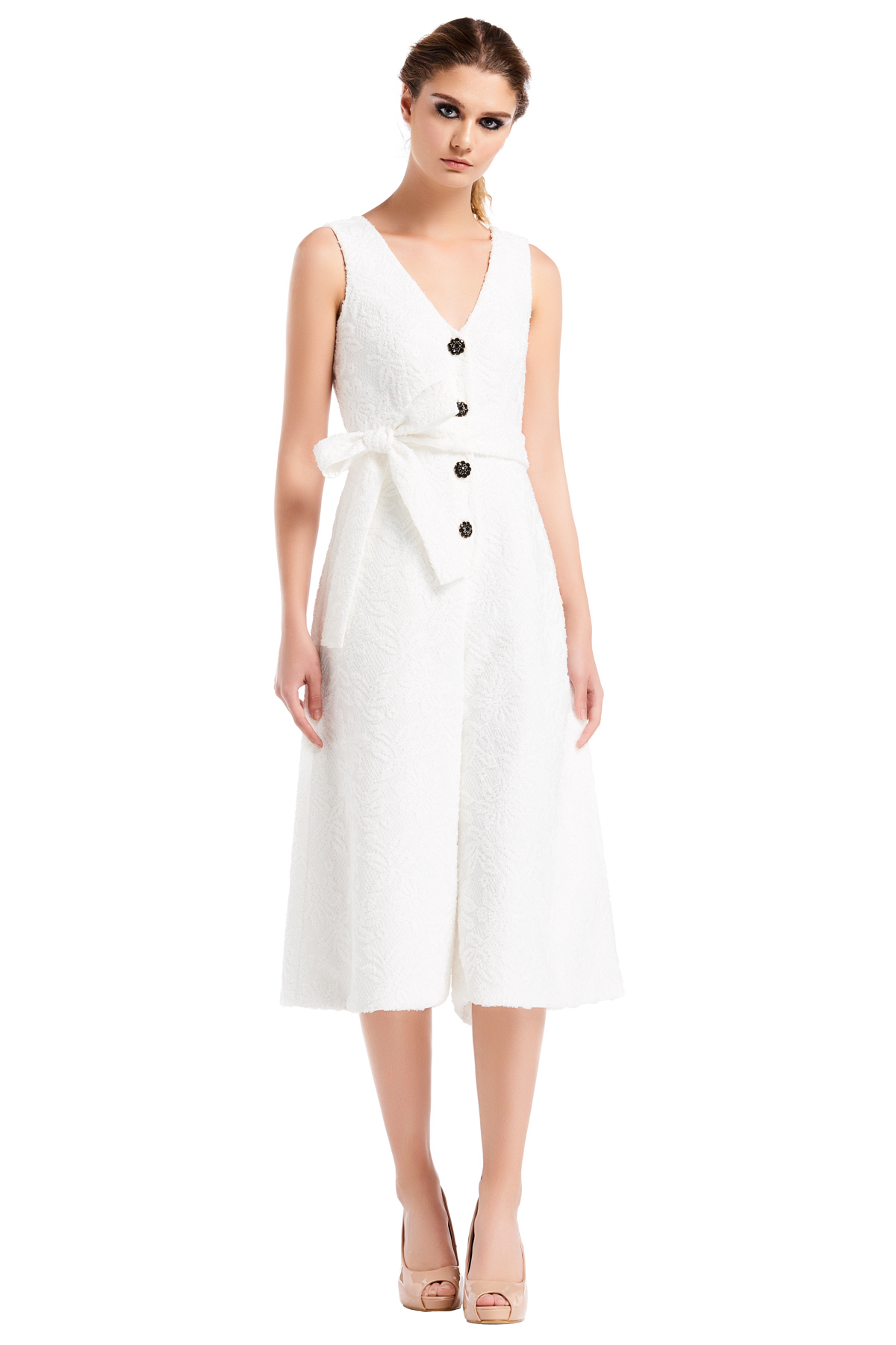 WEE Brand, dress, white dress, cocktail dress, party dress, designer dress, outfit, fashion, ชุดแบรนด์เนม, เช่าชุด, เดรส, เดรสสั้น, ชุดออกงาน, ชุดปาร์ตี้