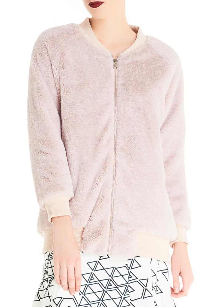 Tibaeg, jumper, pink jumper, jacket, furry jumper, pink jacket. pink fur, winter outfit, vacation outfit, designer jumper, outfit, fashion, designer clothes, designer brands, ชุดแบรนด์เนม, เช่าชุด, เสื้อหนาว, ชุดไปเที่ยว