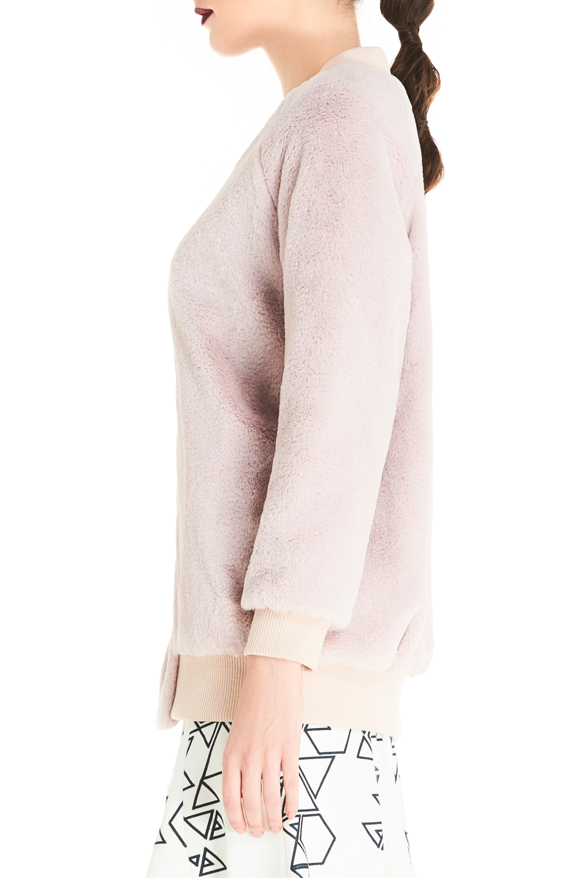 Tibaeg, jumper, pink jumper, jacket, furry jumper, pink jacket. pink fur, winter outfit, vacation outfit, designer jumper, outfit, fashion, designer clothes, designer brands, ชุดแบรนด์เนม, เช่าชุด, เสื้อหนาว, ชุดไปเที่ยว