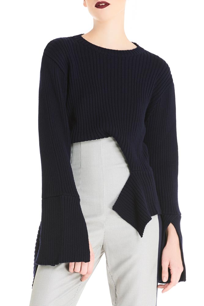 LOW CLASSIC, top, knit top, navy blue top, winter outfit, vacation outfit, designer dress, outfit, fashion, designer clothes, designer brands, ชุดแบรนด์เนม, เช่าชุด, เสื้อหนาว, ชุดไปเที่ยว