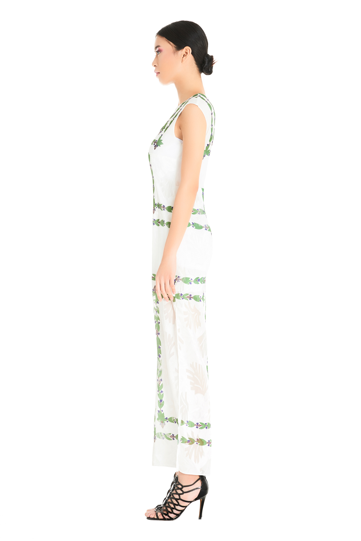 Tibaeg, jumpsuit, white jumpsuit, print jumpsuit, beach outfit, vacation outfit, designer outfit, outfit, fashion, designer clothes, ชุดแบรนด์เนม, เช่าชุด, จั๊มพ์สูท, ชุดไปทะเล, ชุดไปเที่ยว