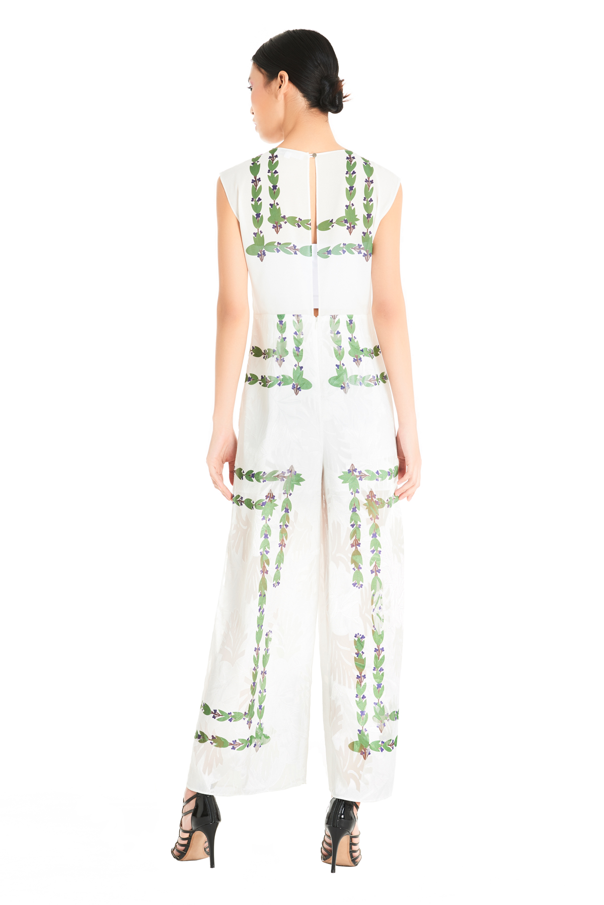 Tibaeg, jumpsuit, white jumpsuit, print jumpsuit, beach outfit, vacation outfit, designer outfit, outfit, fashion, designer clothes, ชุดแบรนด์เนม, เช่าชุด, จั๊มพ์สูท, ชุดไปทะเล, ชุดไปเที่ยว