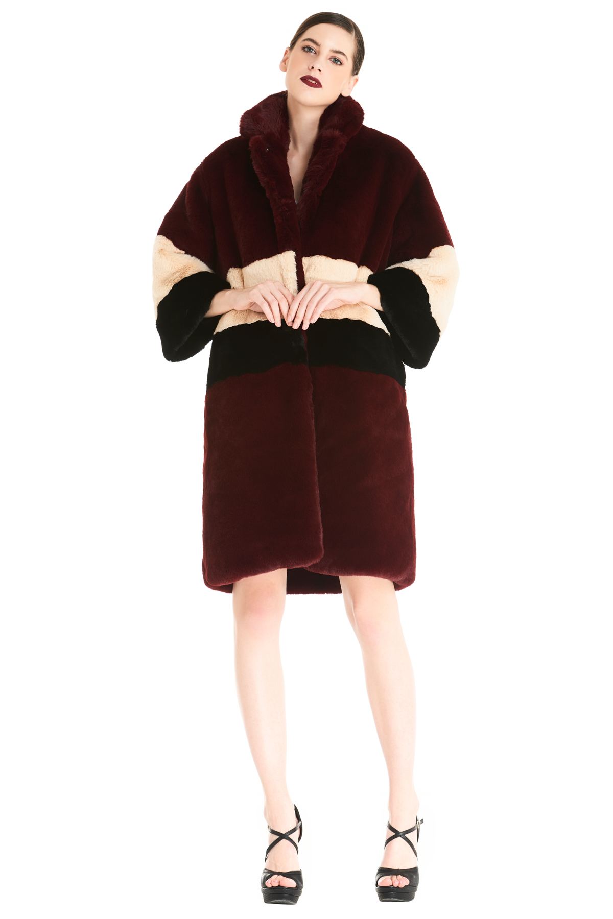 Tibaeg, overcoat, coat, fur, fur coat, red coat. winter outfit, outfit, fashion, designer clothes, ชุดแบรนด์เนม, เช่าชุด, โค้ท, เสื้อหนาว, ชุดไปเที่ยว